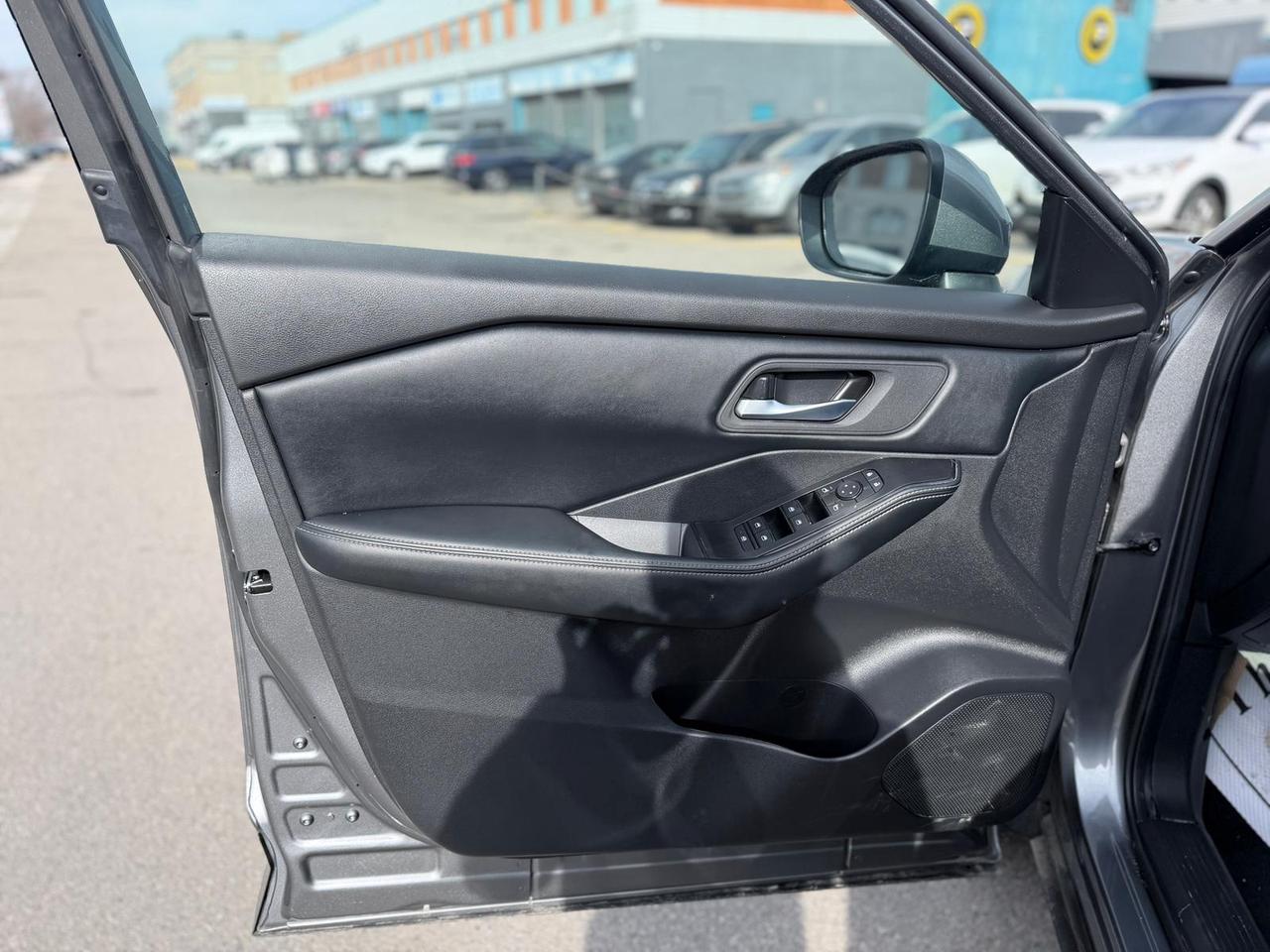 2025 Nissan Rogue SV Photo