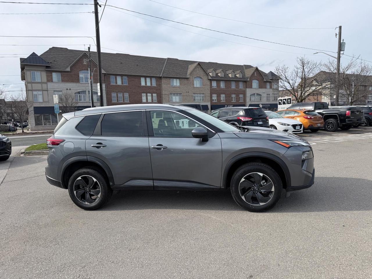 2025 Nissan Rogue SV Photo