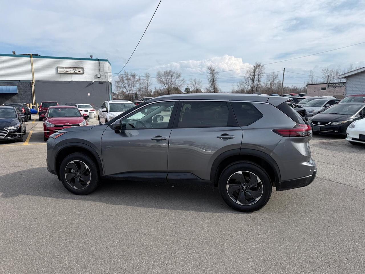 2025 Nissan Rogue SV Photo