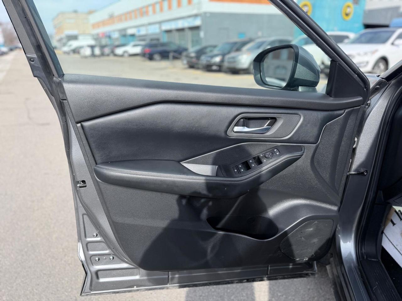 2025 Nissan Rogue SV Photo