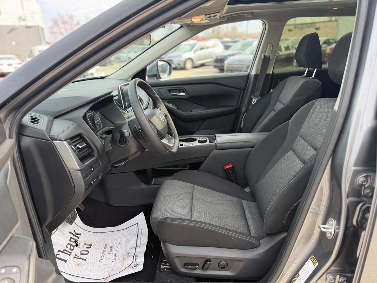 2025 Nissan Rogue SV Photo