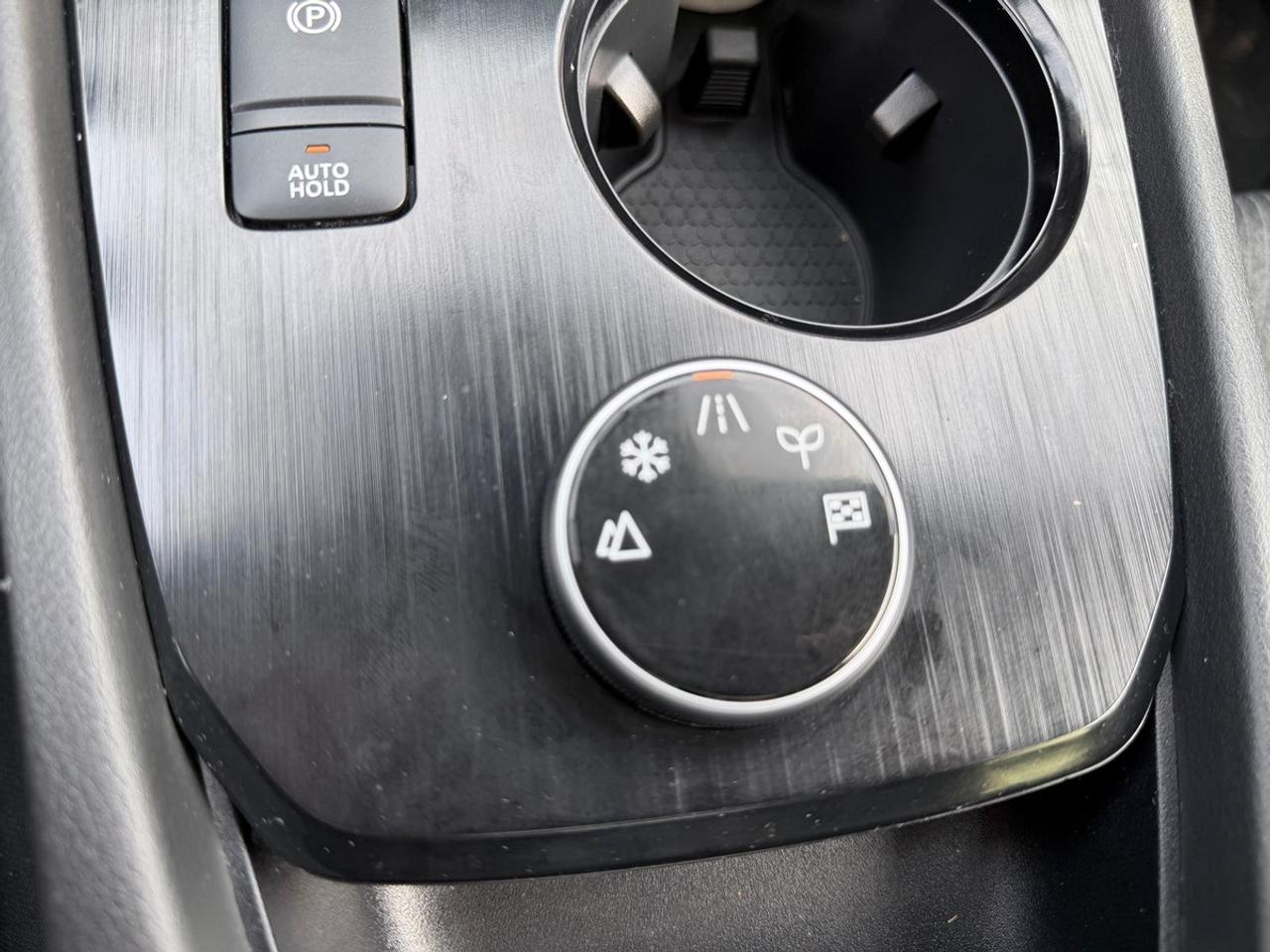 2025 Nissan Rogue SV Photo