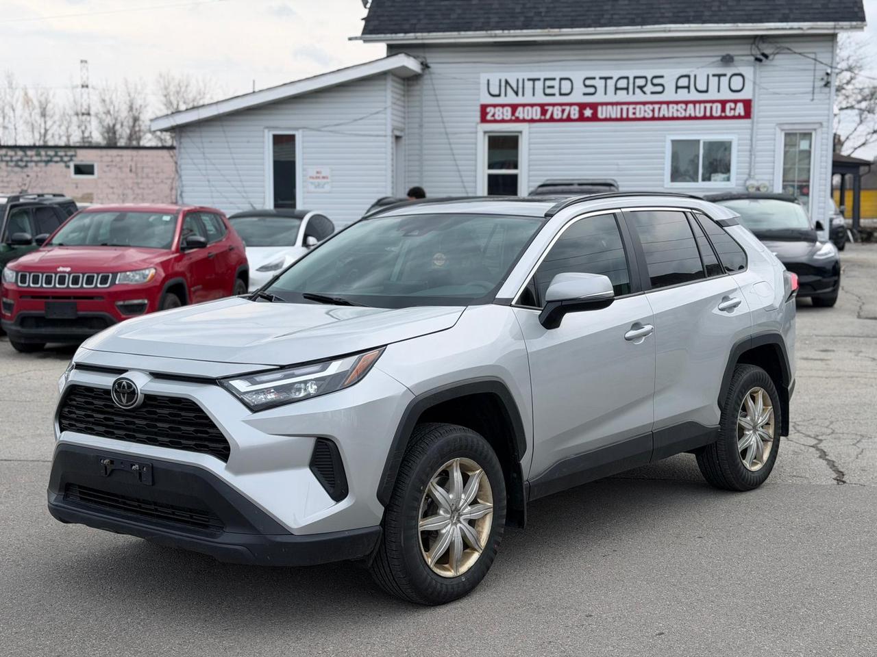 2024 Toyota RAV4 XLE Photo0