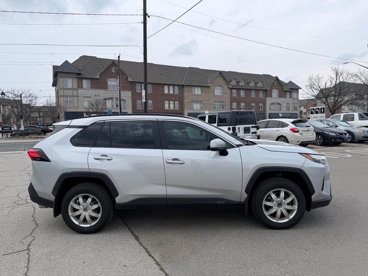 2024 Toyota RAV4 XLE Photo3