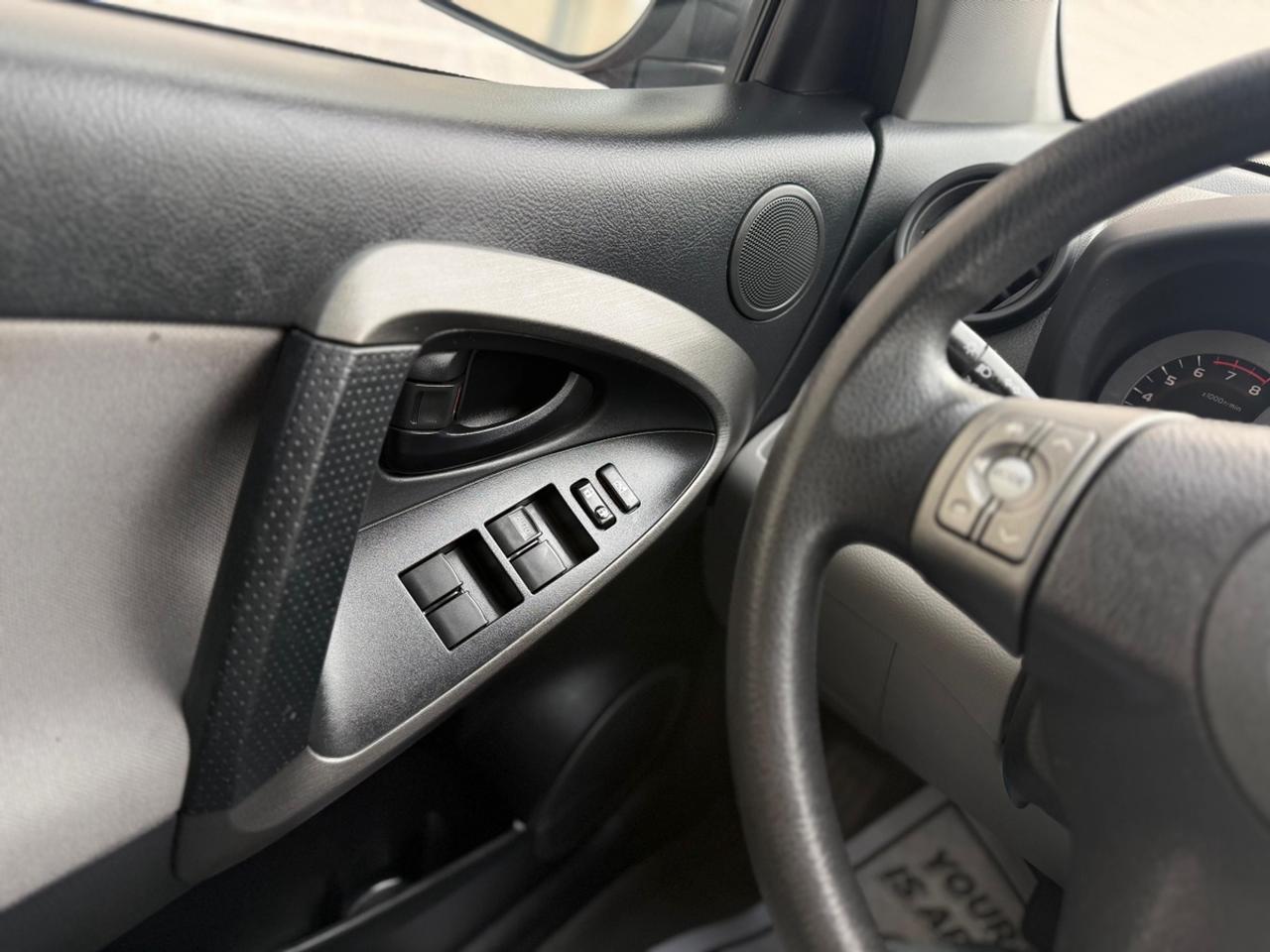 2012 Toyota RAV4 Base I4 Photo