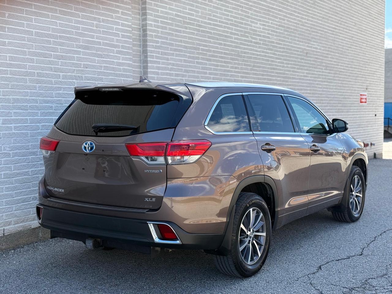2017 Toyota Highlander Hybrid XLE Photo