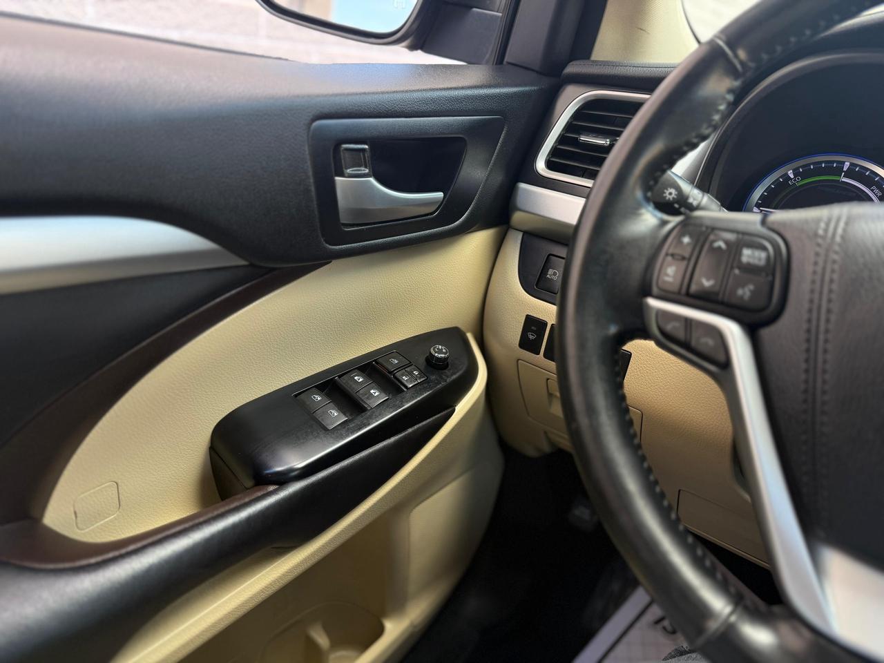 2017 Toyota Highlander Hybrid XLE Photo
