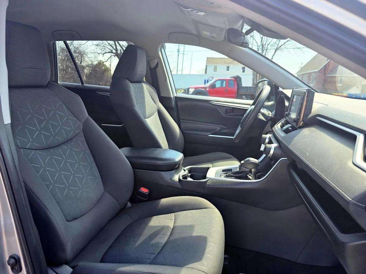 2020 Toyota RAV4 LE AWD | No Accidents! Photo