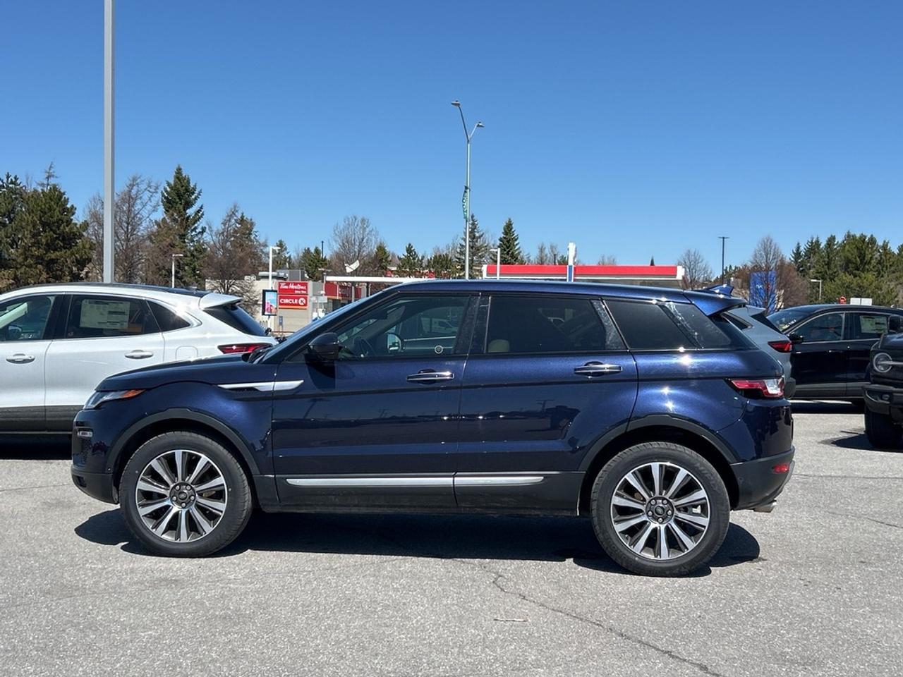 2018 Land Rover Range Rover Evoque HSE 4x4 5-Door Photo2