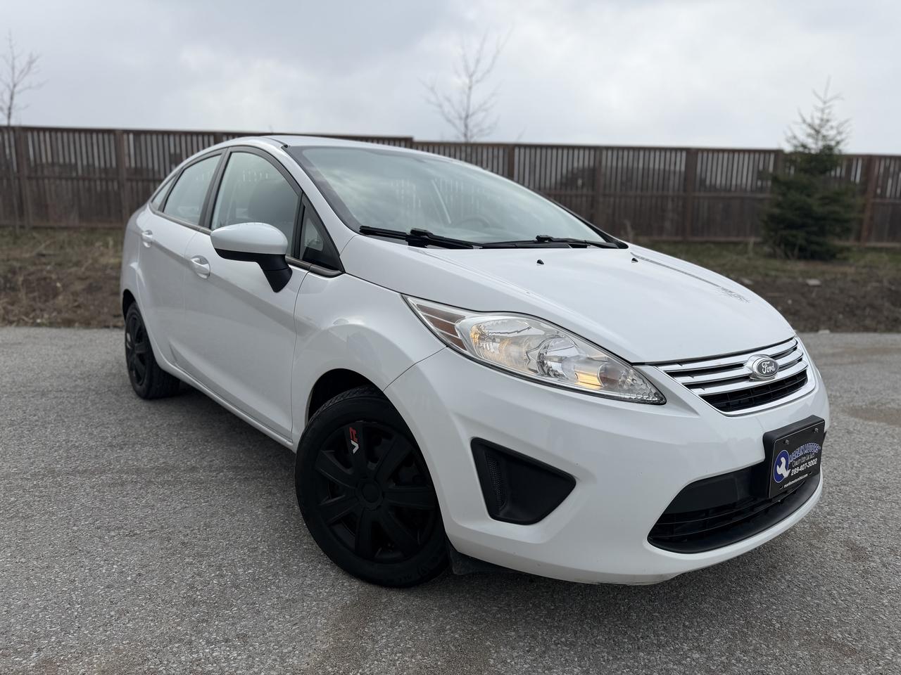 2013 Ford Fiesta SE Photo2