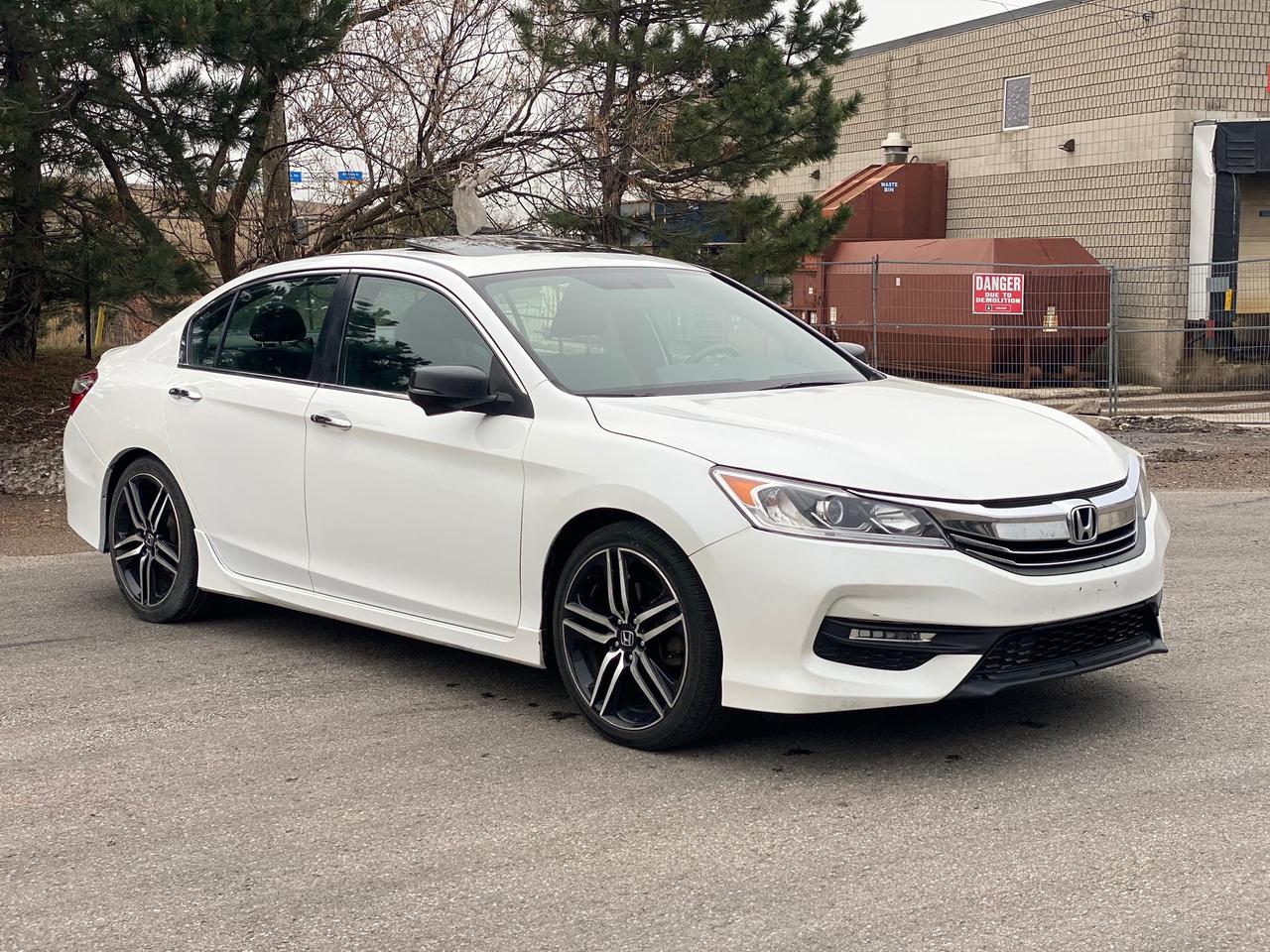 2017 Honda Accord Sport | LEATHER | SUNROOF Photo