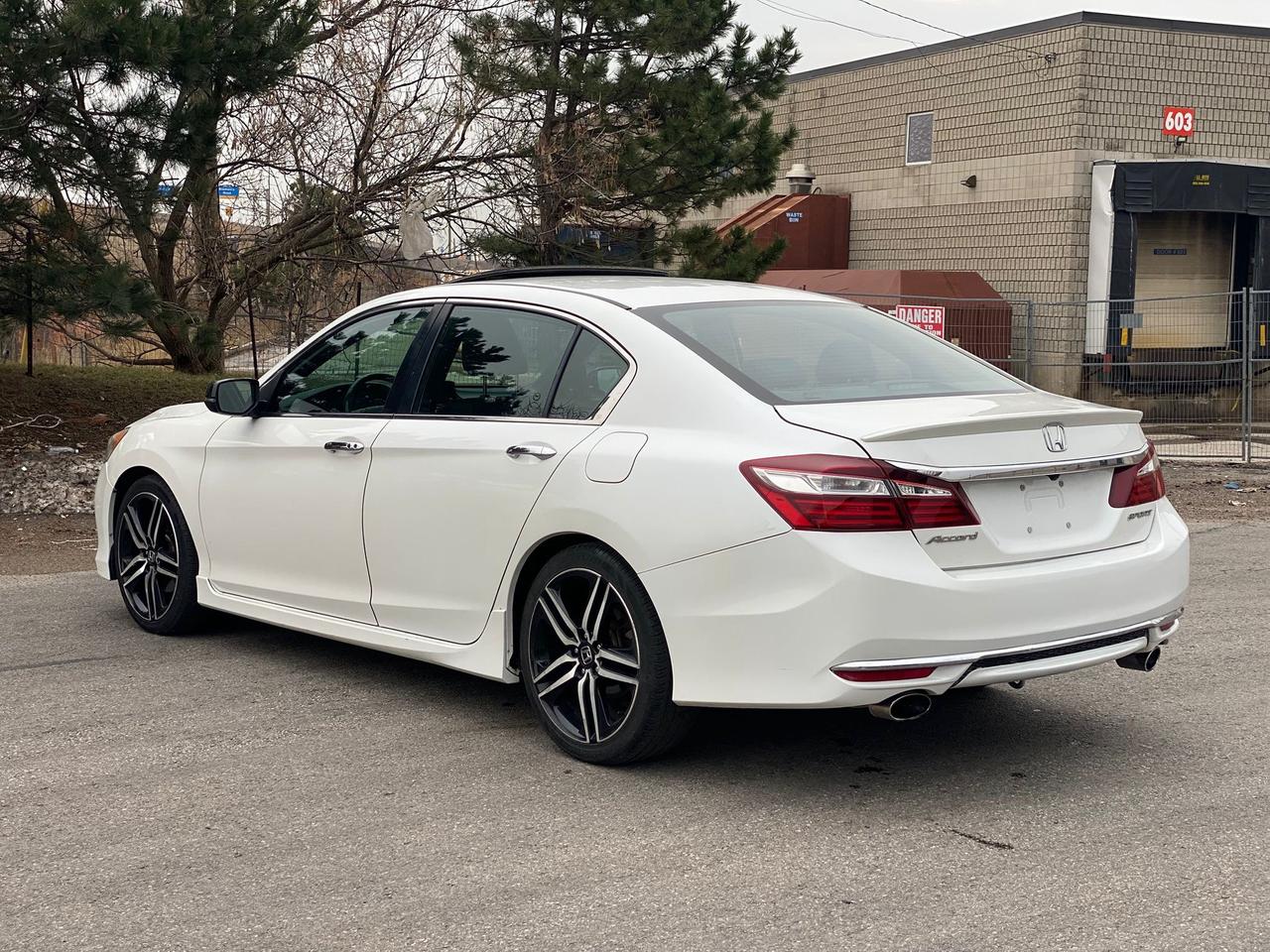 2017 Honda Accord Sport | LEATHER | SUNROOF Photo3