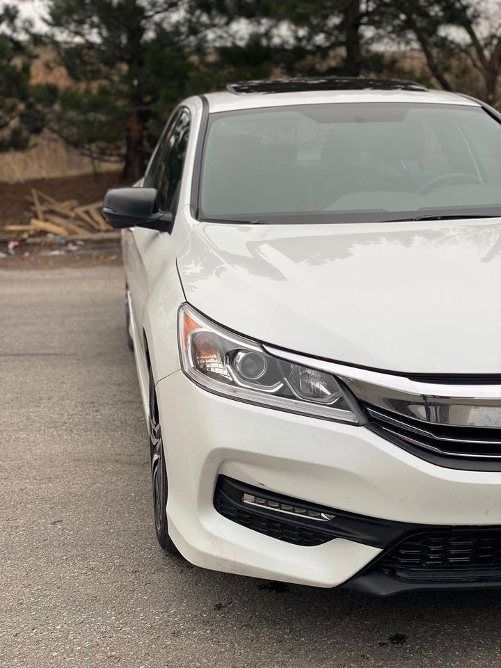 2017 Honda Accord Sport | LEATHER | SUNROOF Photo
