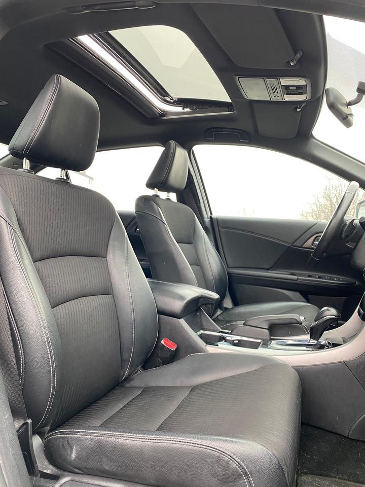 2017 Honda Accord Sport | LEATHER | SUNROOF Photo