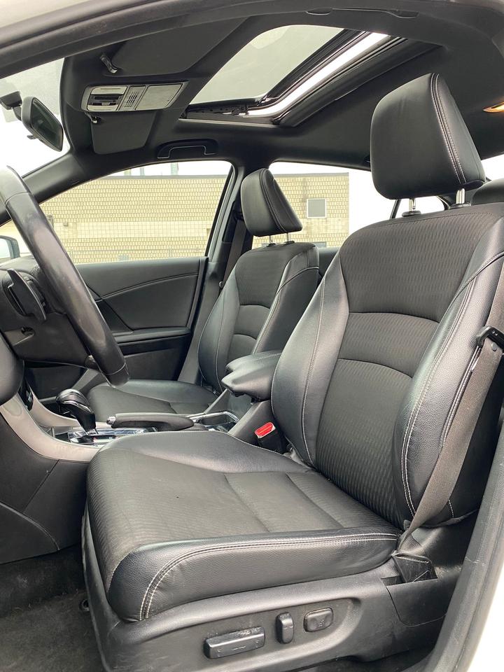 2017 Honda Accord Sport | LEATHER | SUNROOF Photo