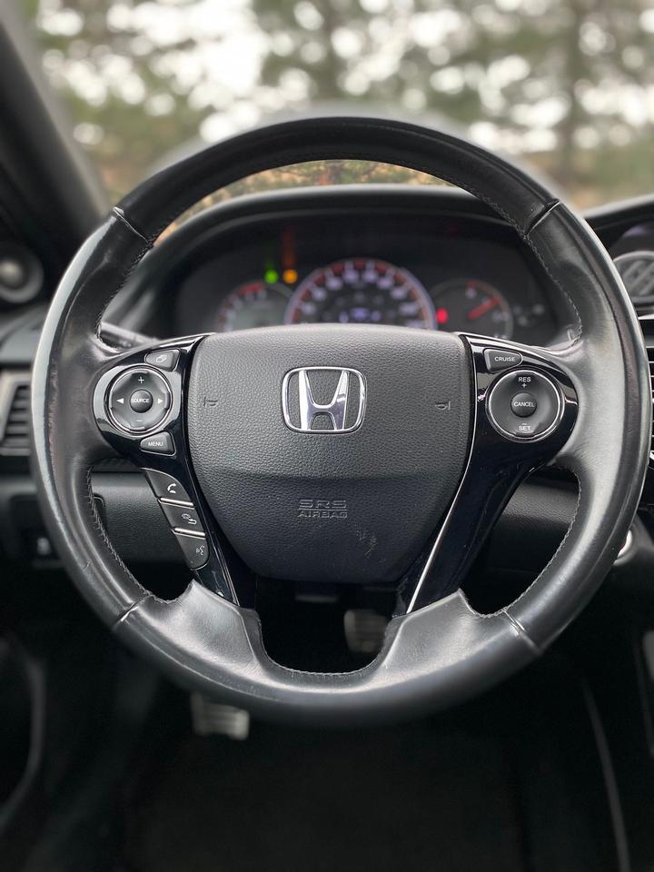 2017 Honda Accord Sport | LEATHER | SUNROOF Photo