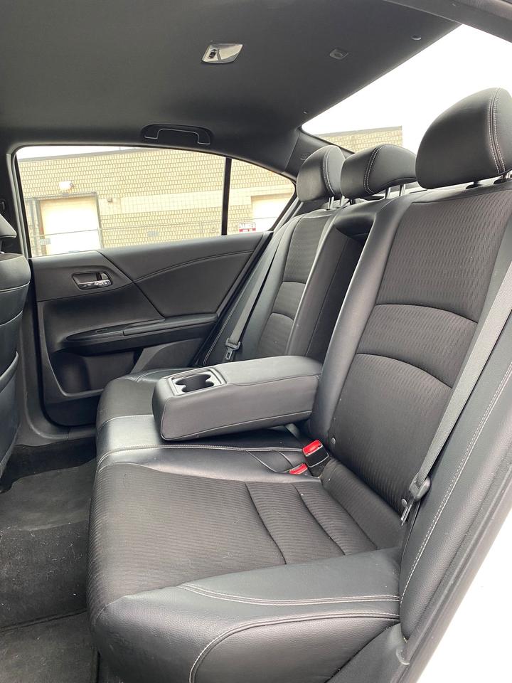 2017 Honda Accord Sport | LEATHER | SUNROOF Photo