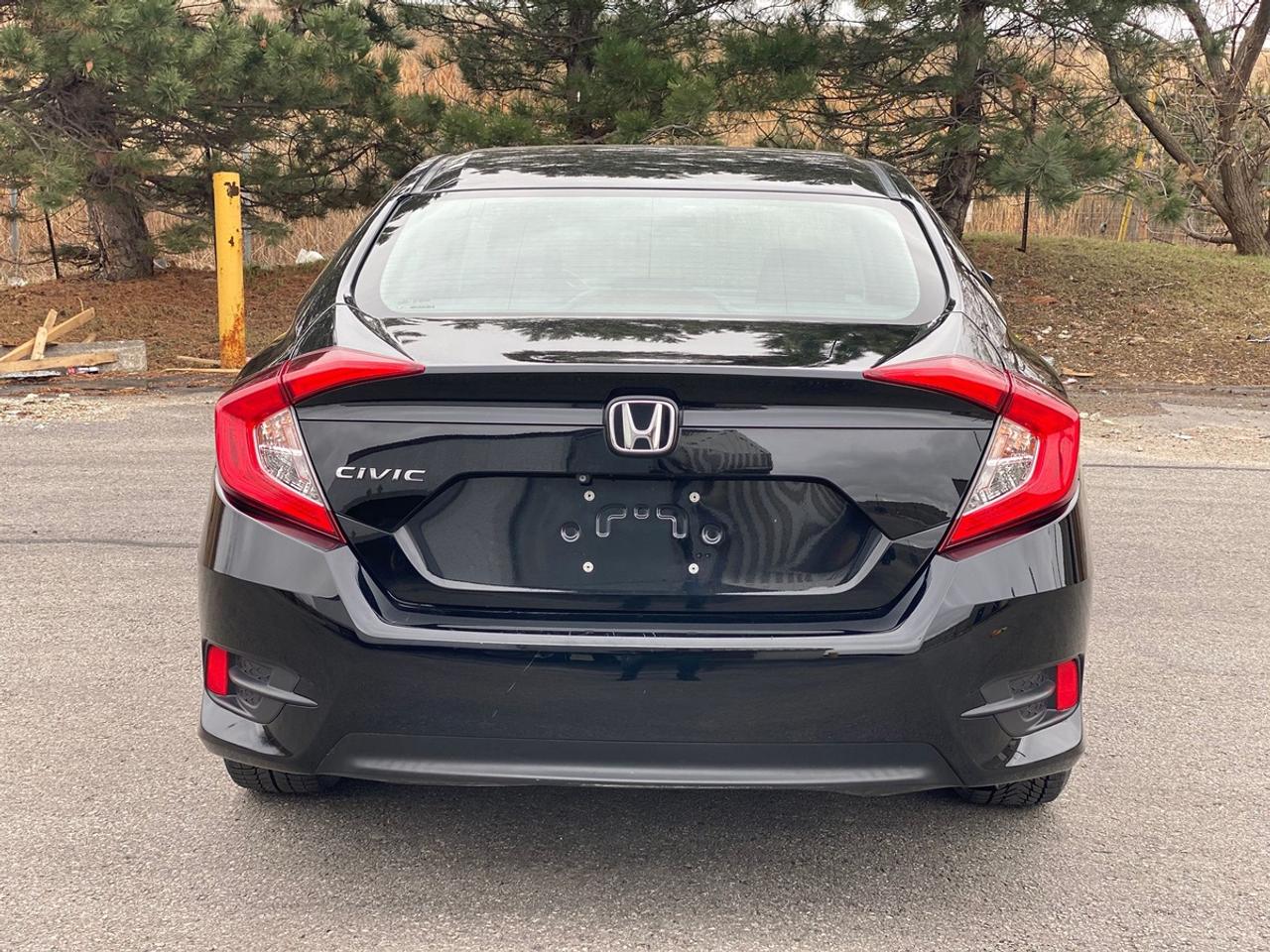 2018 Honda Civic SE Photo