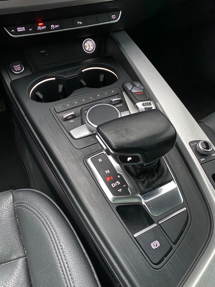 2018 Audi A4 Progressiv Quattro | 360 Camera | LEATHER | SUNROO Photo