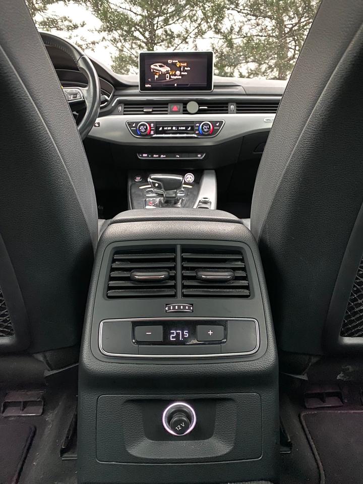 2018 Audi A4 Progressiv Quattro | 360 Camera | LEATHER | SUNROO Photo