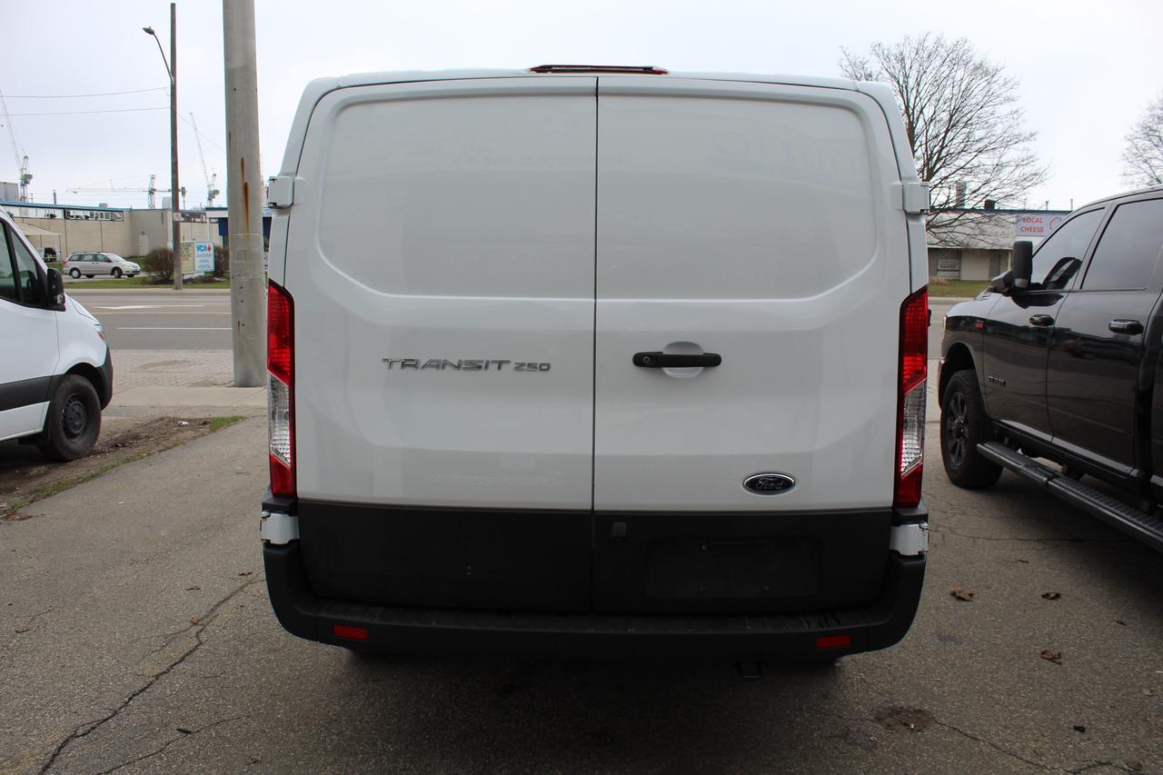 2021 Ford Transit T 250 Low Roof 130" Divider Leatherette seat Photo