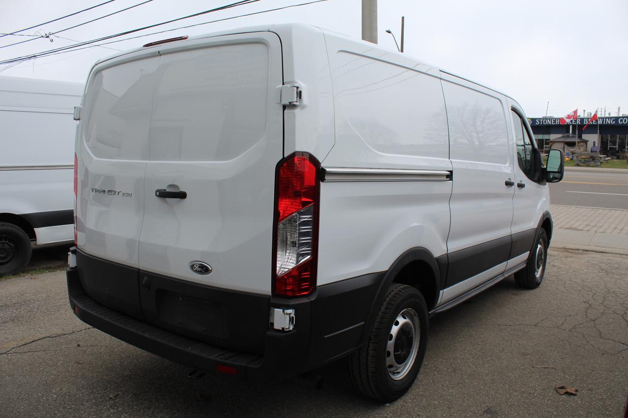2021 Ford Transit T 250 Low Roof 130" Divider Leatherette seat Photo