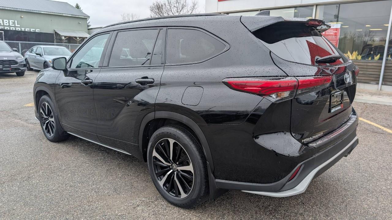 2022 Toyota Highlander XSE 4dr All-Wheel Drive Photo2