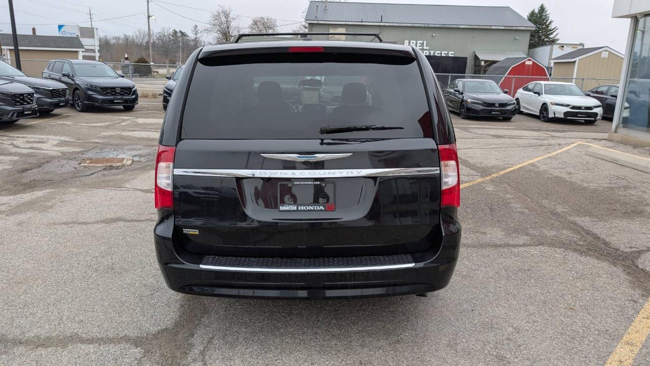 2016 Chrysler Town & Country Touring-L Front-wheel Drive Passenger Van Photo