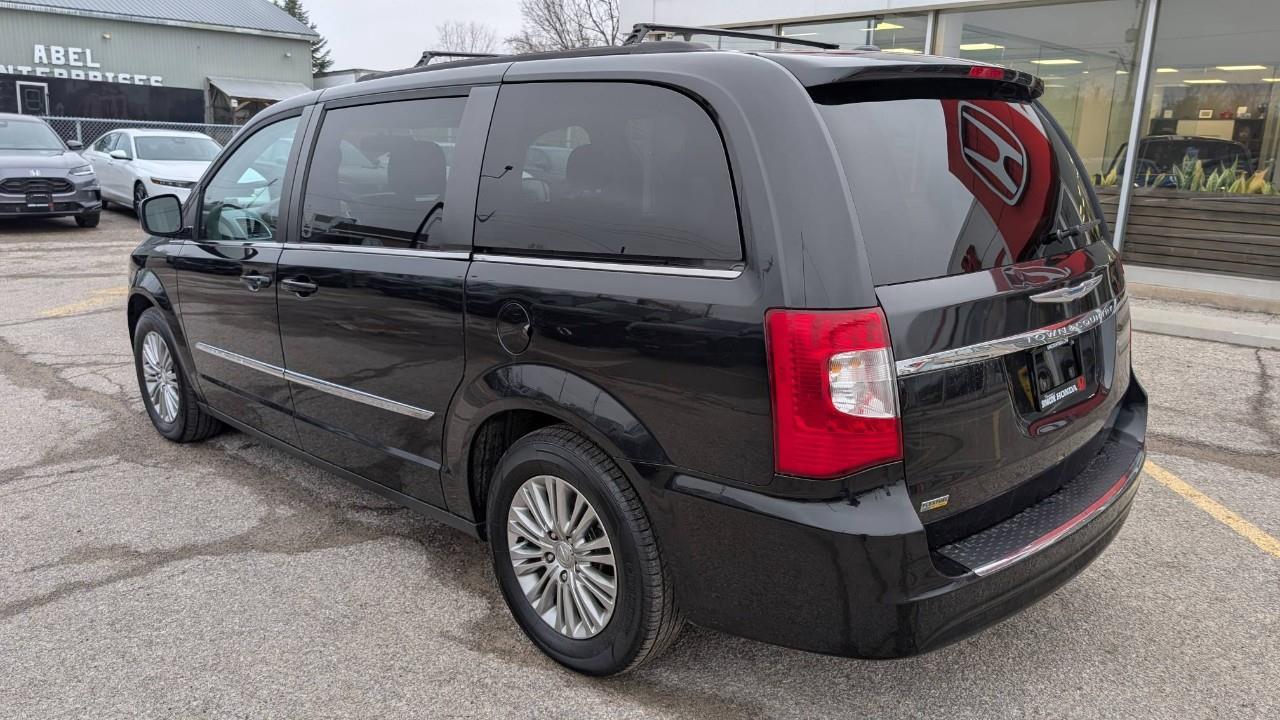 2016 Chrysler Town & Country Touring-L Front-wheel Drive Passenger Van Photo2