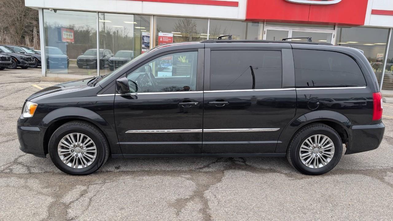 2016 Chrysler Town & Country Touring-L Front-wheel Drive Passenger Van Photo