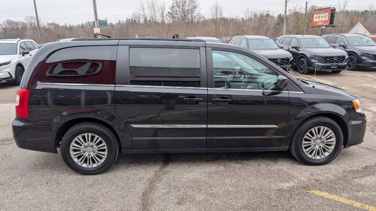 2016 Chrysler Town & Country Touring-L Front-wheel Drive Passenger Van Photo