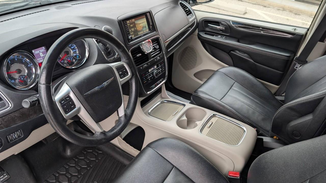 2016 Chrysler Town & Country Touring-L Front-wheel Drive Passenger Van Photo