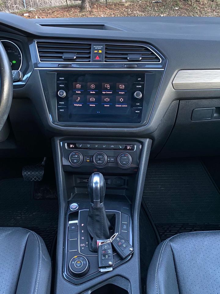 2019 Volkswagen Tiguan COMFORTLINE | PANOROOF | LEATHER | NO ACCIDENT | O Photo