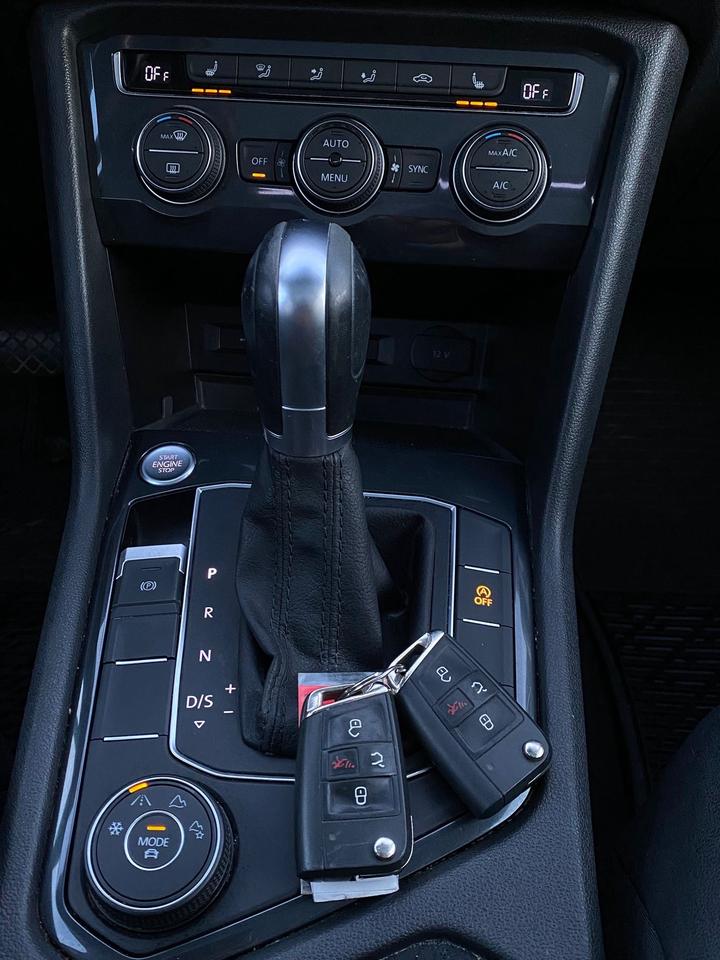 2019 Volkswagen Tiguan COMFORTLINE | PANOROOF | LEATHER | NO ACCIDENT | O Photo