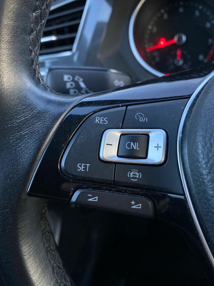 2019 Volkswagen Tiguan COMFORTLINE | PANOROOF | LEATHER | NO ACCIDENT | O Photo