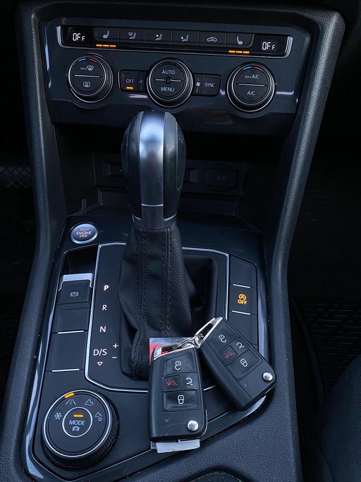 2019 Volkswagen Tiguan COMFORTLINE | PANOROOF | LEATHER | NO ACCIDENT | O Photo
