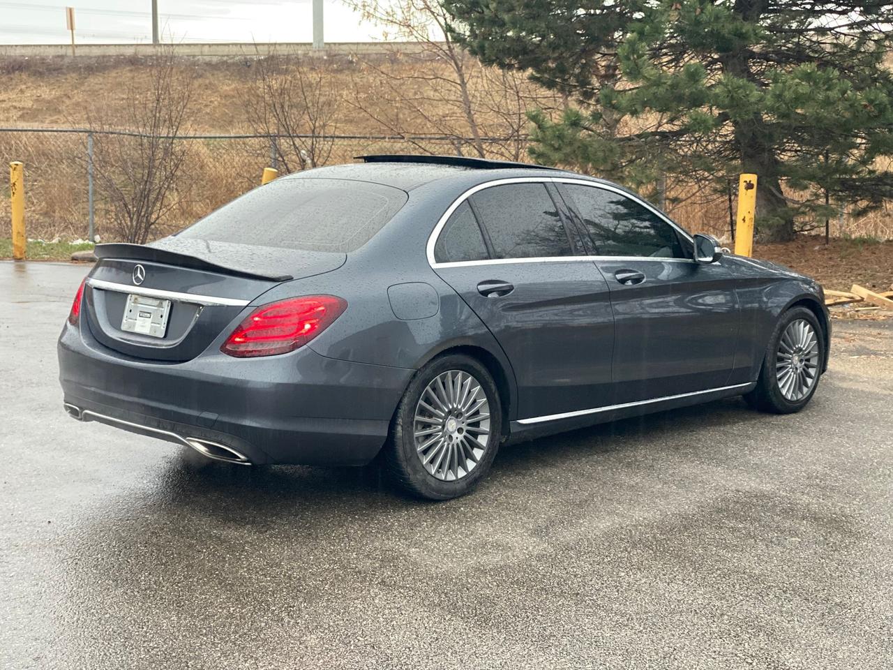 2015 Mercedes-Benz C-Class C300 | PANOROOF | LEATHER Photo4