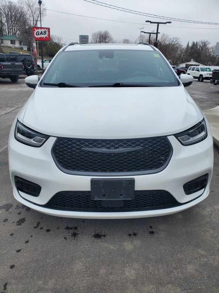 2023 Chrysler Pacifica TOURING L AWD Photo2