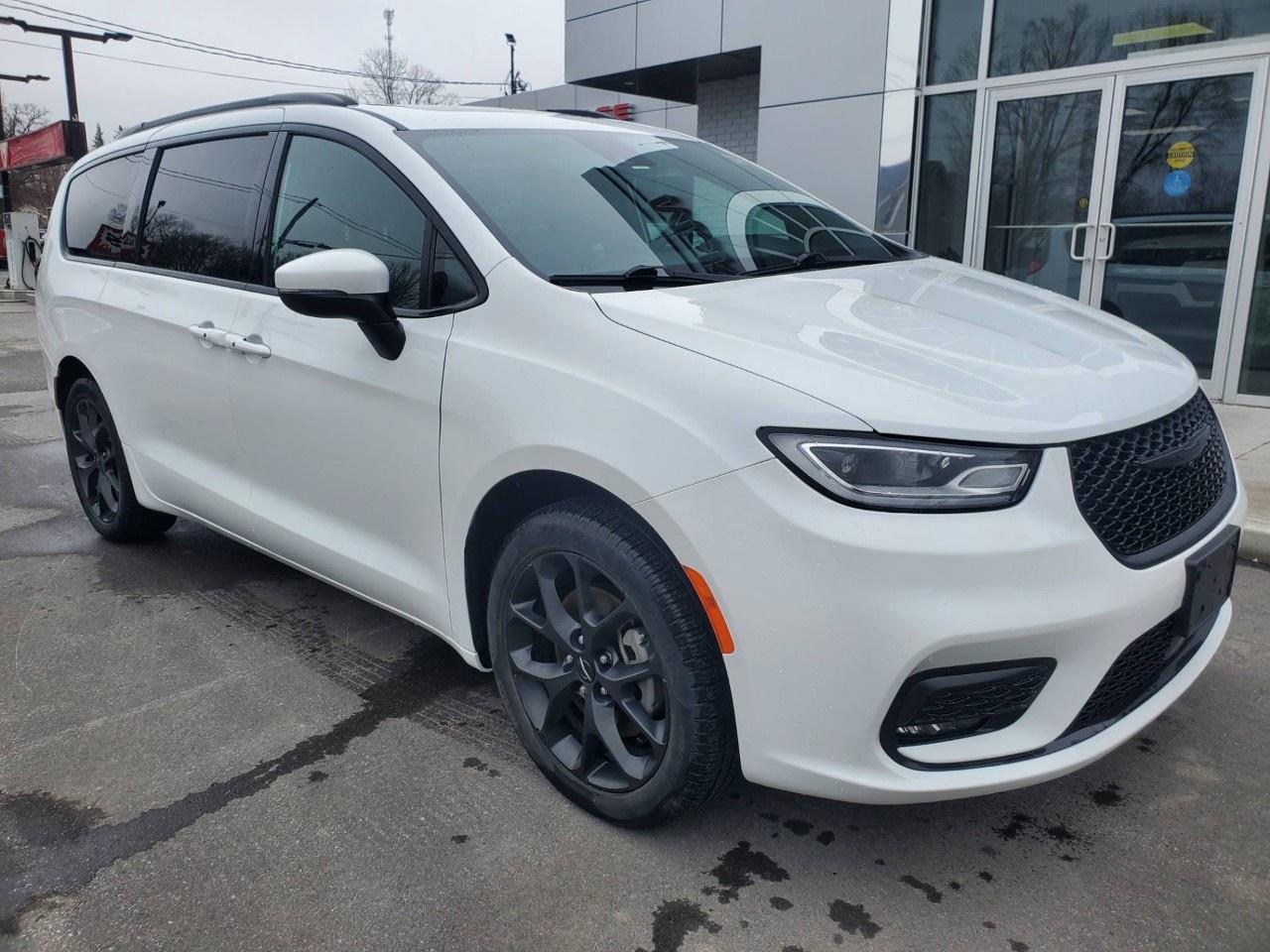 2023 Chrysler Pacifica TOURING L AWD Photo