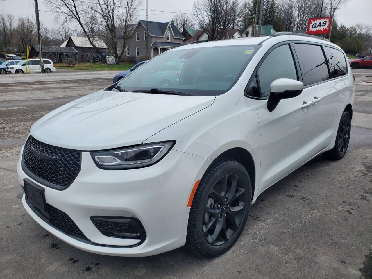 2023 Chrysler Pacifica TOURING L AWD Photo