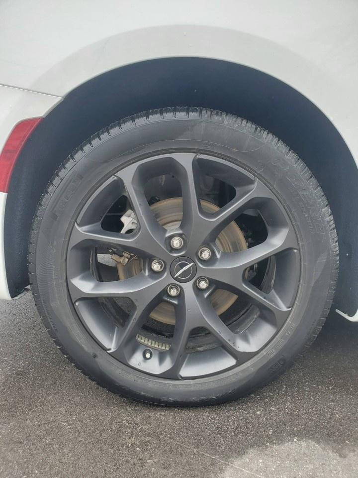 2023 Chrysler Pacifica TOURING L AWD Photo