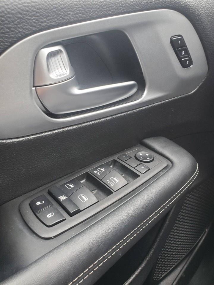 2023 Chrysler Pacifica TOURING L AWD Photo