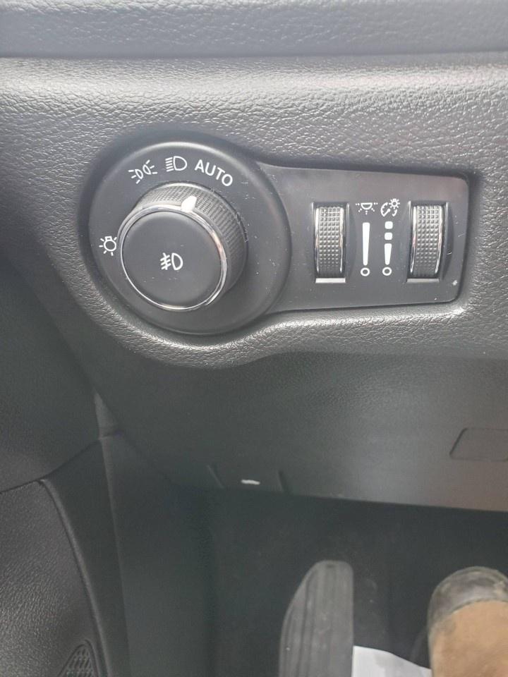 2023 Chrysler Pacifica TOURING L AWD Photo