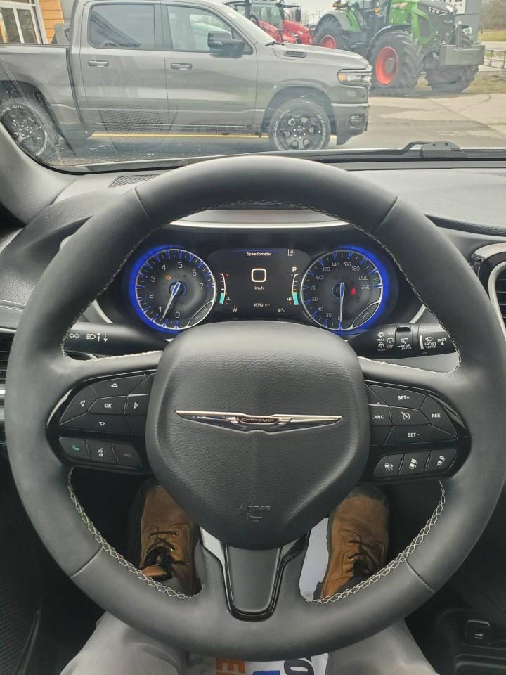 2023 Chrysler Pacifica TOURING L AWD Photo