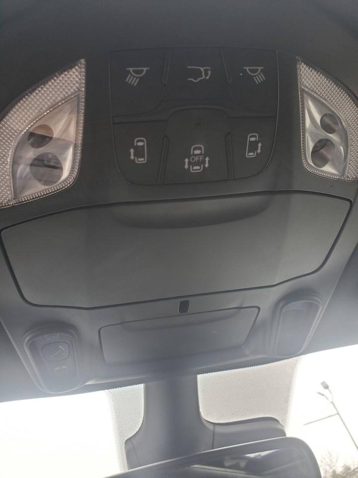 2023 Chrysler Pacifica TOURING L AWD Photo