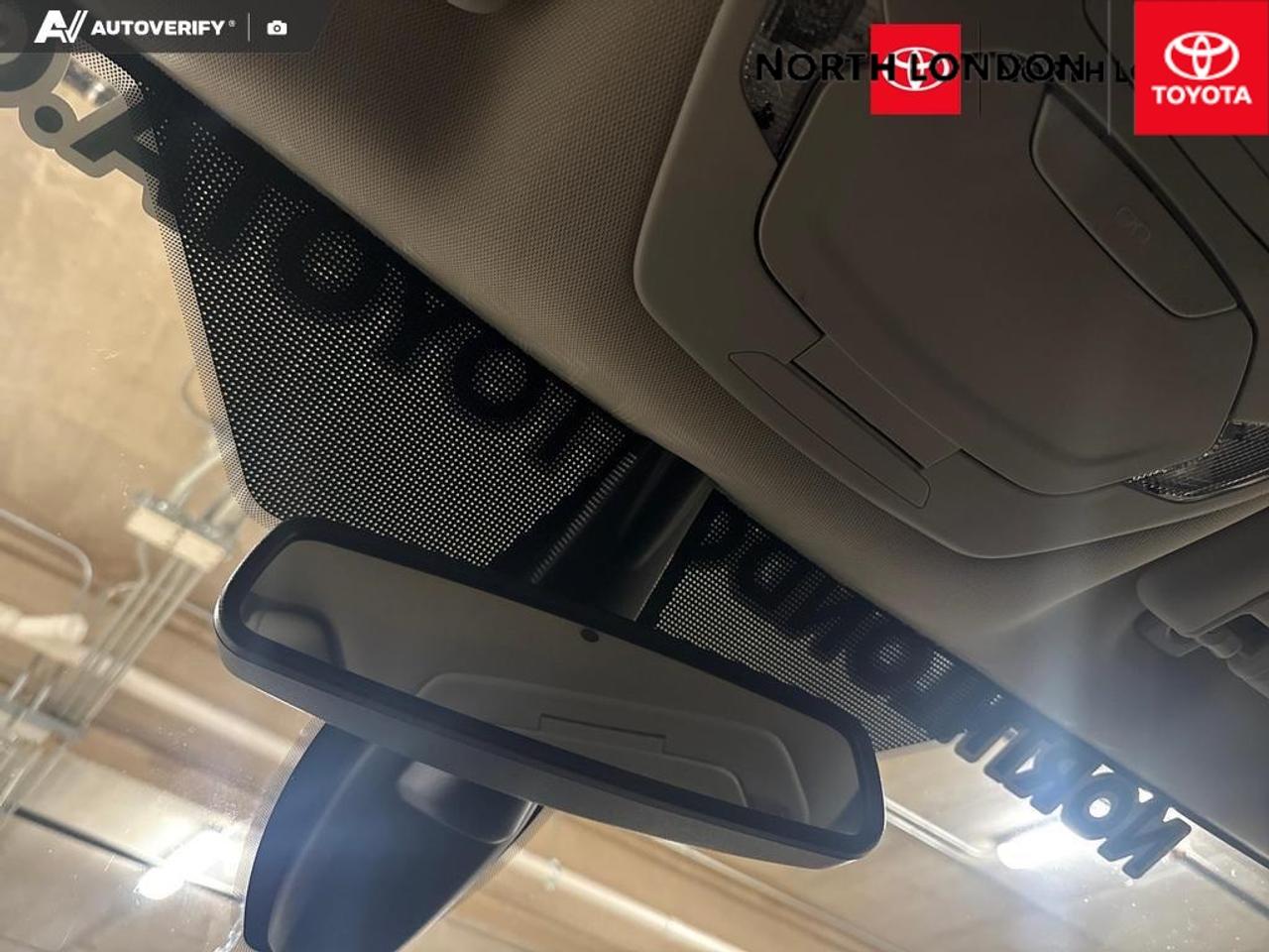 2017 Ford Escape Titanium 4dr Front-Wheel Drive Photo