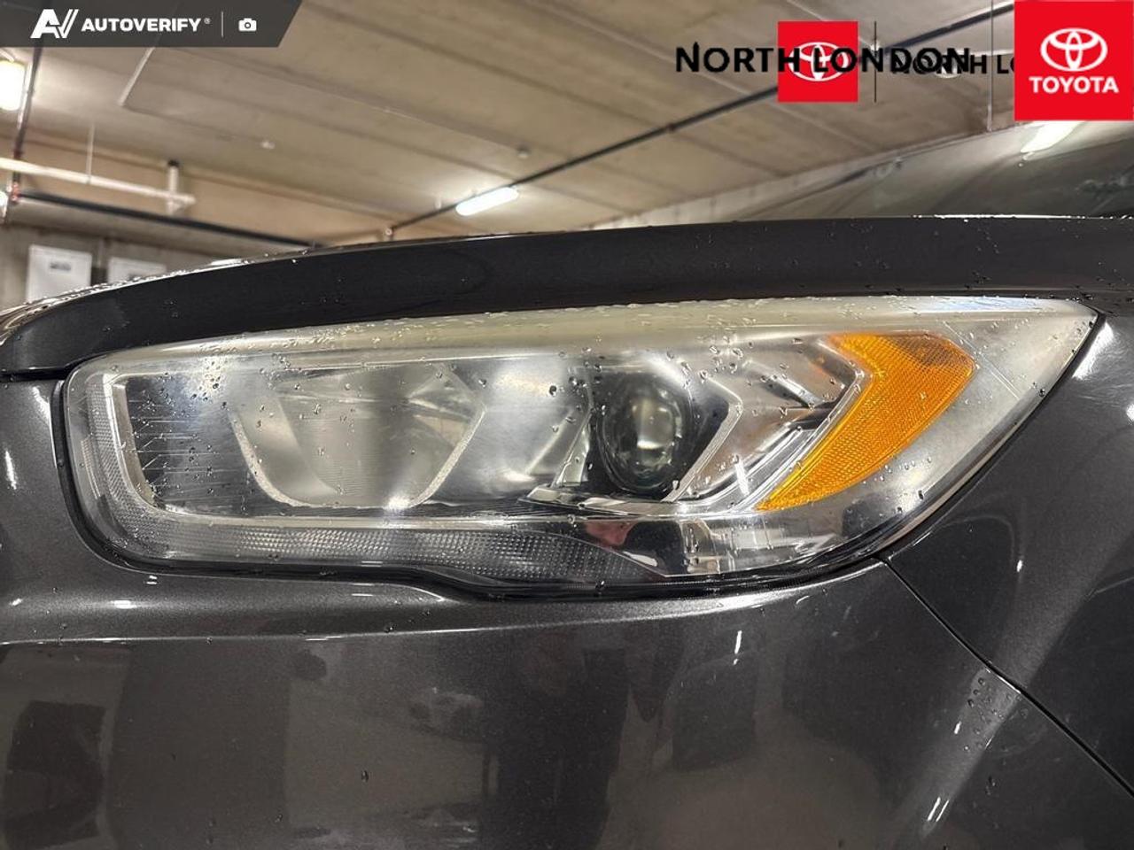 2017 Ford Escape Titanium 4dr Front-Wheel Drive Photo