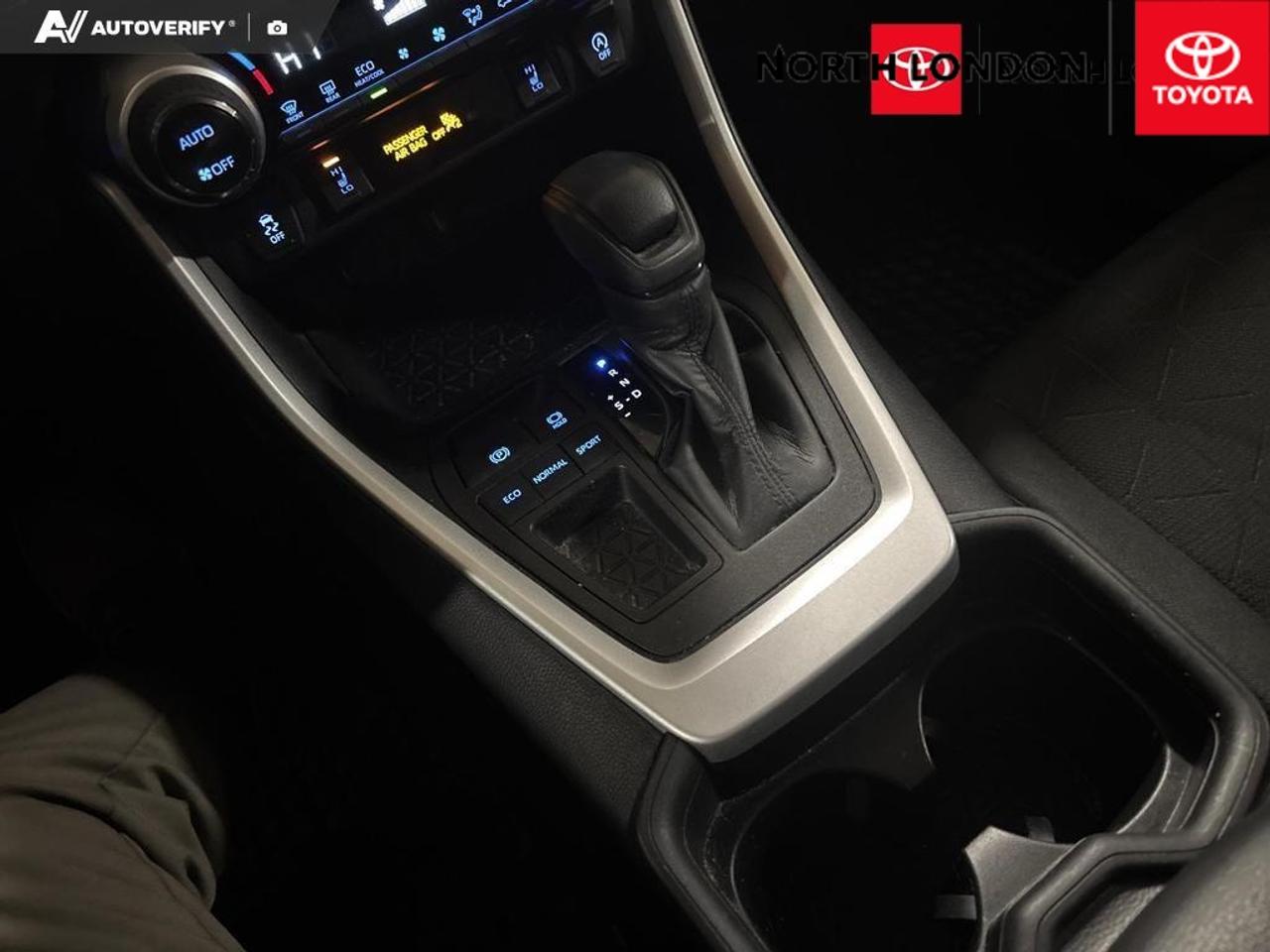 2021 Toyota RAV4 XLE 4dr Front-wheel Drive Photo