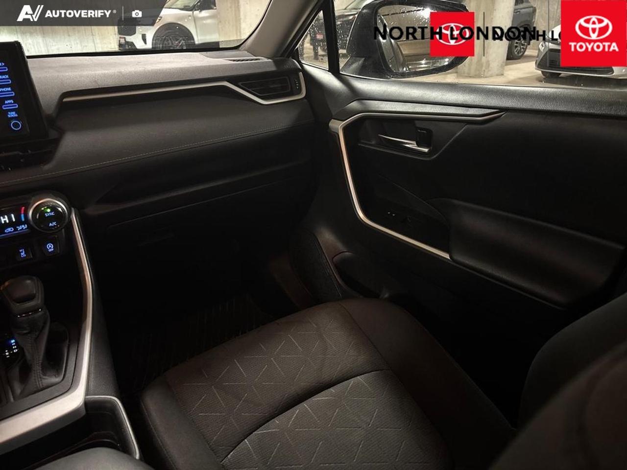 2021 Toyota RAV4 XLE 4dr Front-wheel Drive Photo