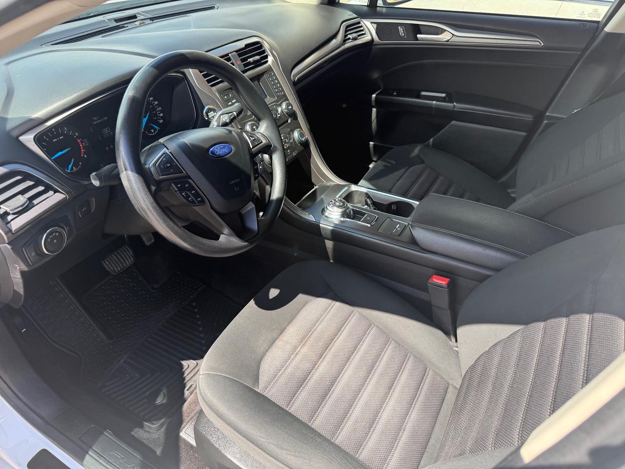 2017 Ford Fusion SE 4dr Front-wheel Drive Sedan Photo